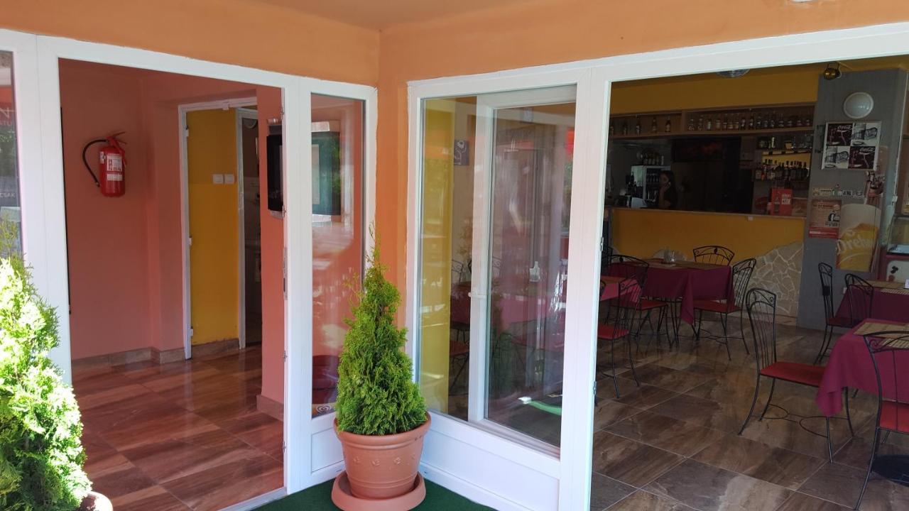 Havanna Etterem Es Vendeghaz Hotel Putnok Екстериор снимка